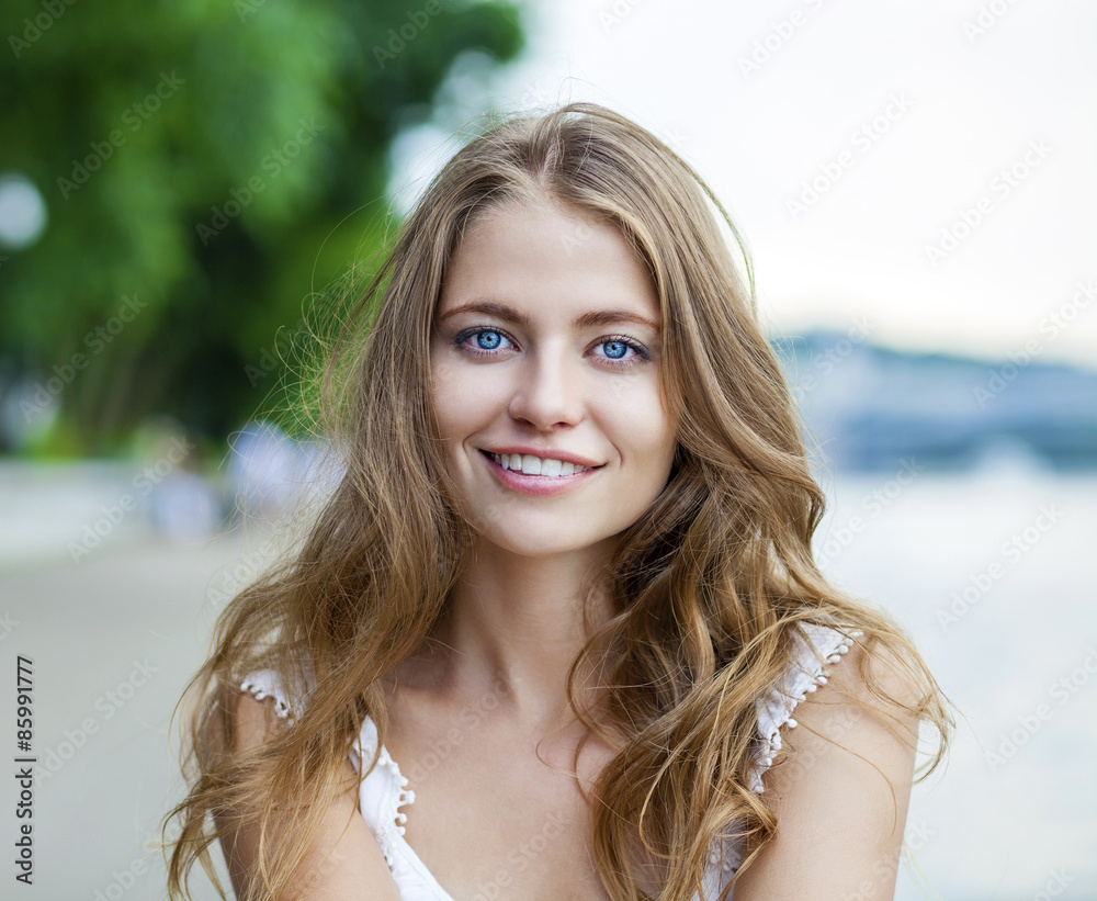 Fototapeta premium Portrait close up of young beautiful blonde woman, on background