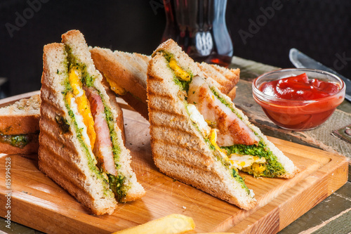 Grilled sandwiches with chicken and egg