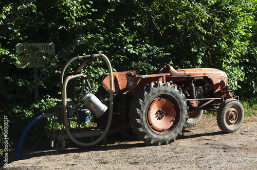 sévérac le chateau, tracteur renault vintage