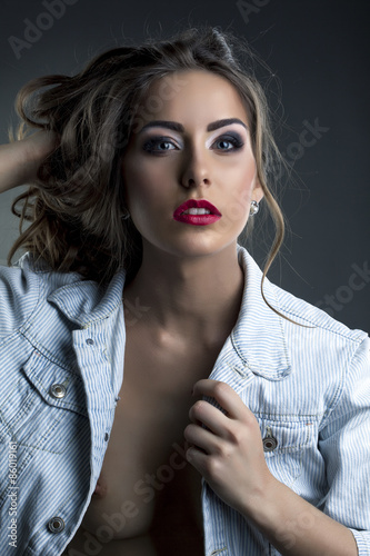 Portrait of sexy fashion model with bright makeup