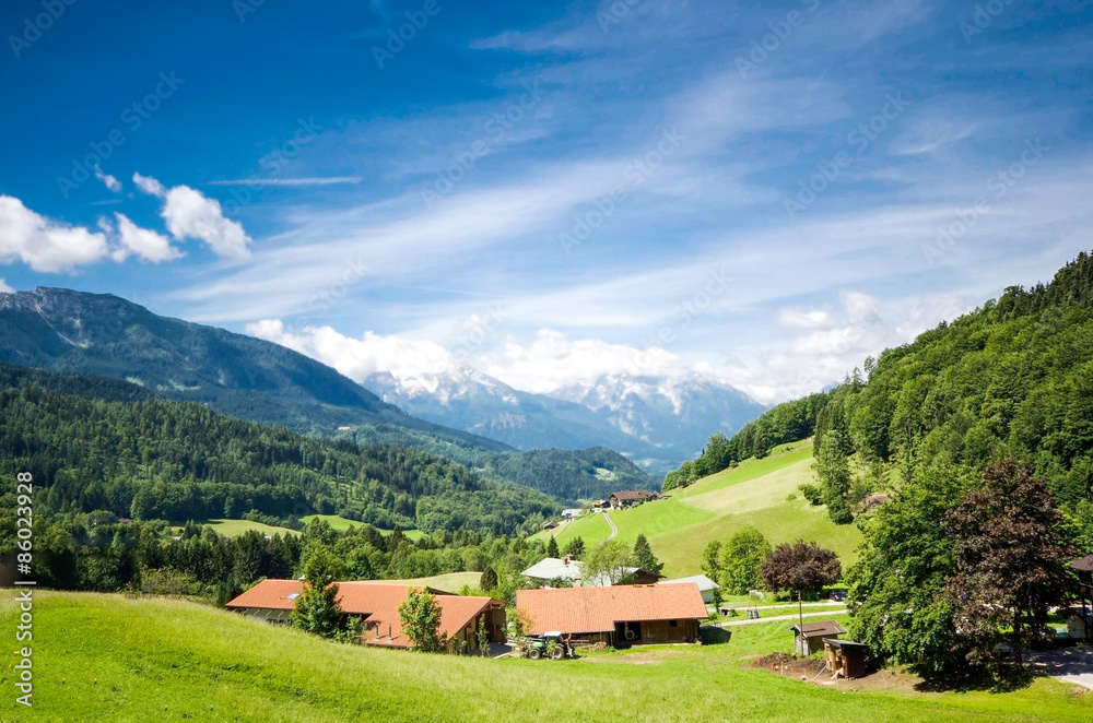 Bayerisches Dorf in den Bergen Bayerisches Dorf in den Bergen