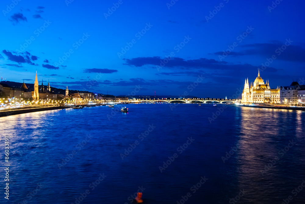 Naklejka premium Budapest Cityscape at night. 