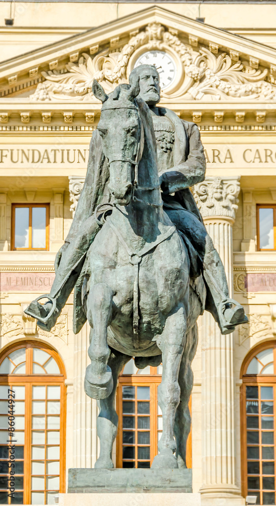 Obraz premium Pomnik i budynek fundacji Carol I First.