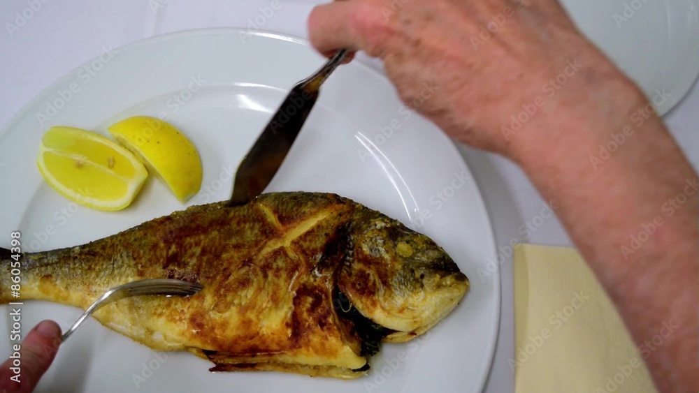Gebratene Dorade filetieren Stock-Video | Adobe Stock