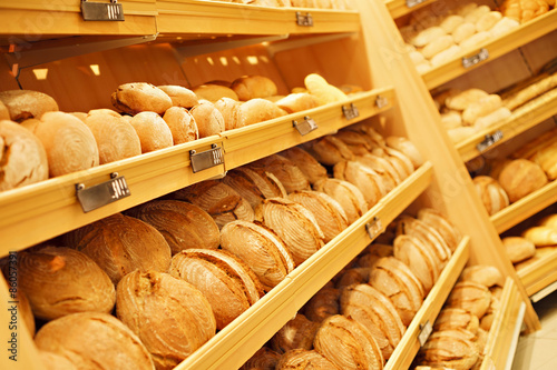 Bread in market/Fresh soda bread on shelf in bakery