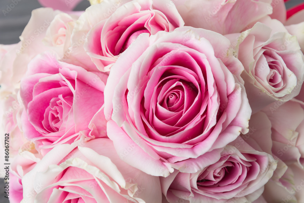 white and pink rose bouquet on wood background white and pink rose bouquet on wood background