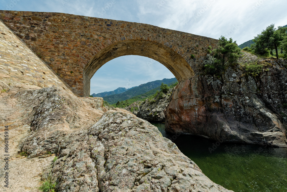 steinerne brücke über den Fango Fluss auf Korsika