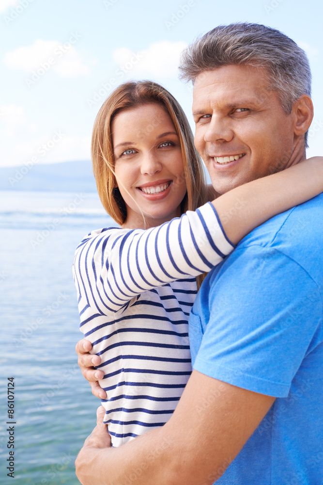 Fototapeta premium Embracing couple