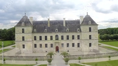 Chateau de Ancy le Franc. photo