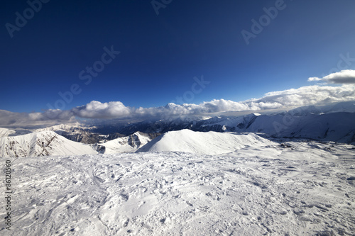 Wide-angle view on off-piste slope and snowy mountains © BSANI