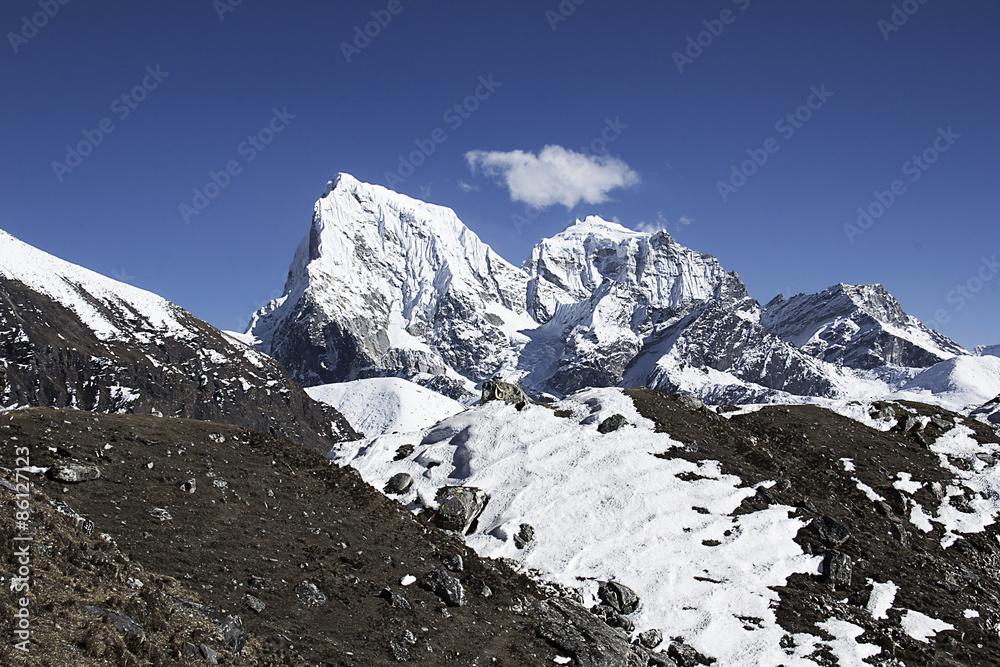 mountain peaks in himalayas