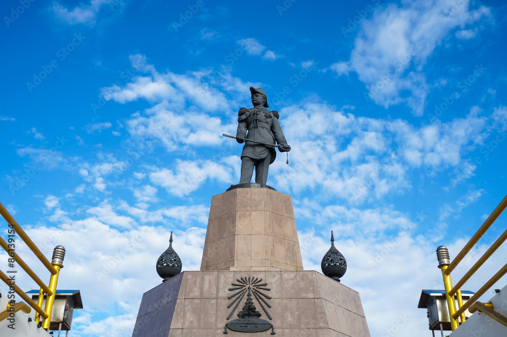 Fototapeta premium statue of king rama v at chulachomklao fort,samut prakan province,Thailand