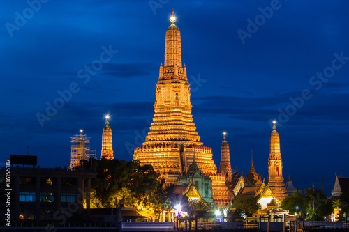 Wat Arun Temple in bangkok thailand © Southtownboy Studio