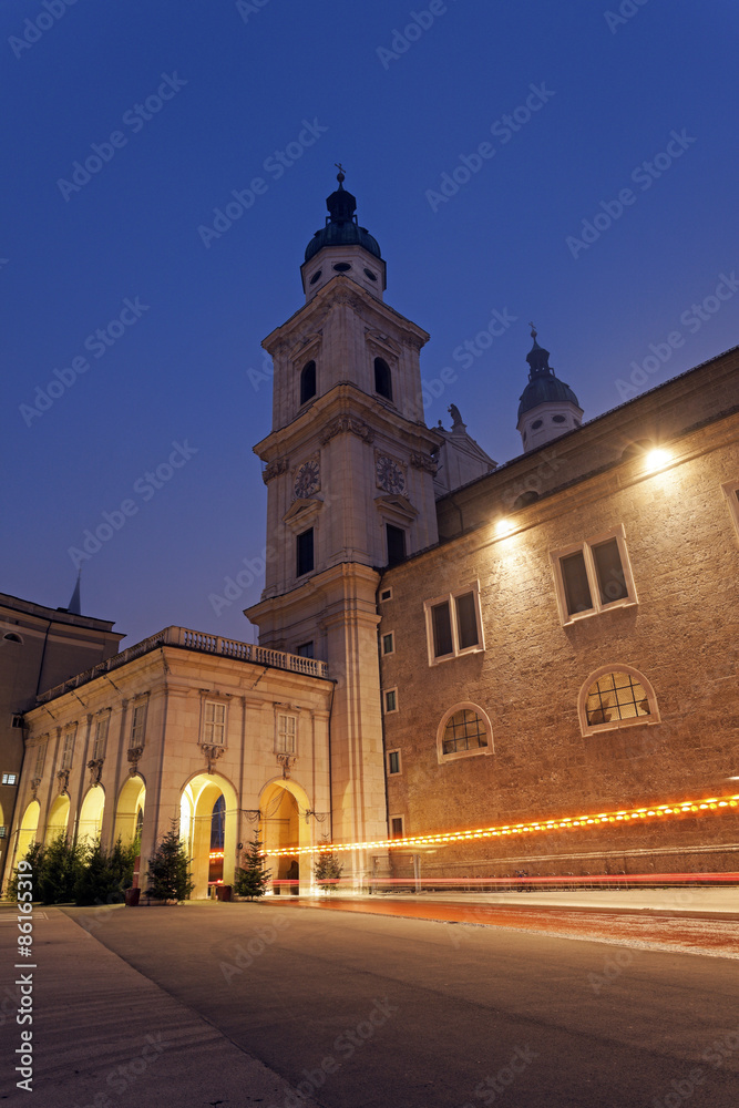 Fototapeta premium Kapitelplatz and Salzburg Cathedral