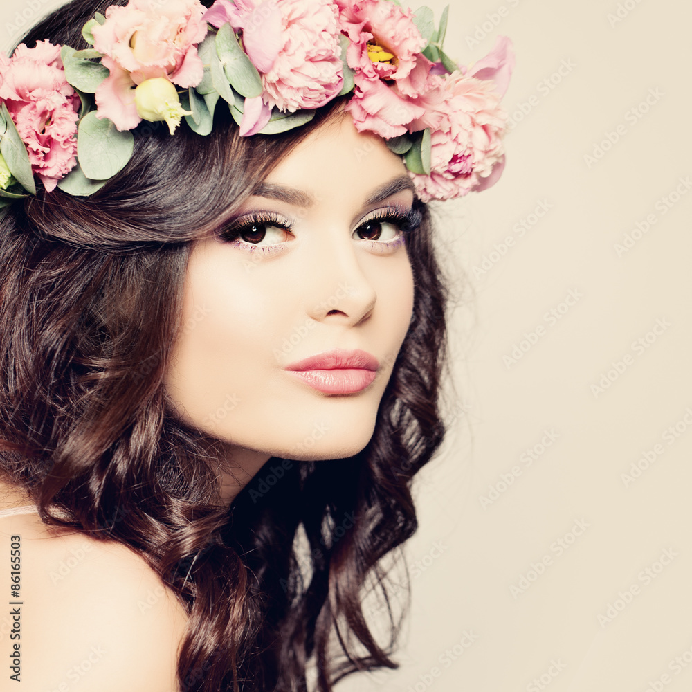 Beautiful Girl. Fashion Makeup and Hairstyle. Curly Hair, Sexy P Beautiful Girl. Fashion Makeup and Hairstyle. Curly Hair, Sexy P