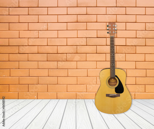 Guitar in blank empty room © geargodz