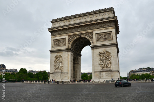 Arc de Triomphe in Paris © siraanamwong