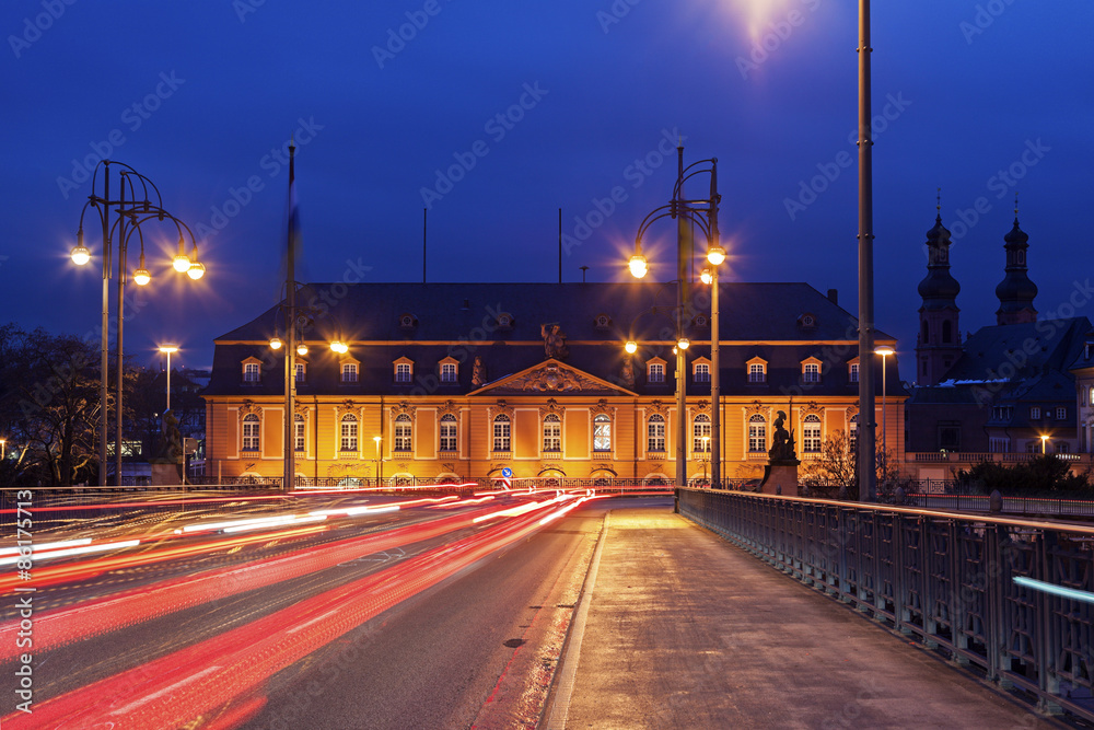 Fototapeta premium Staatskanzlei Rheinland-Pfalz and St. Peter Church