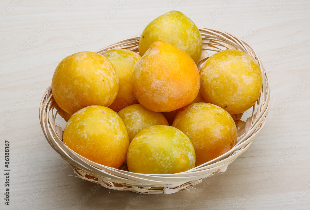 Yellow plums Yellow plums