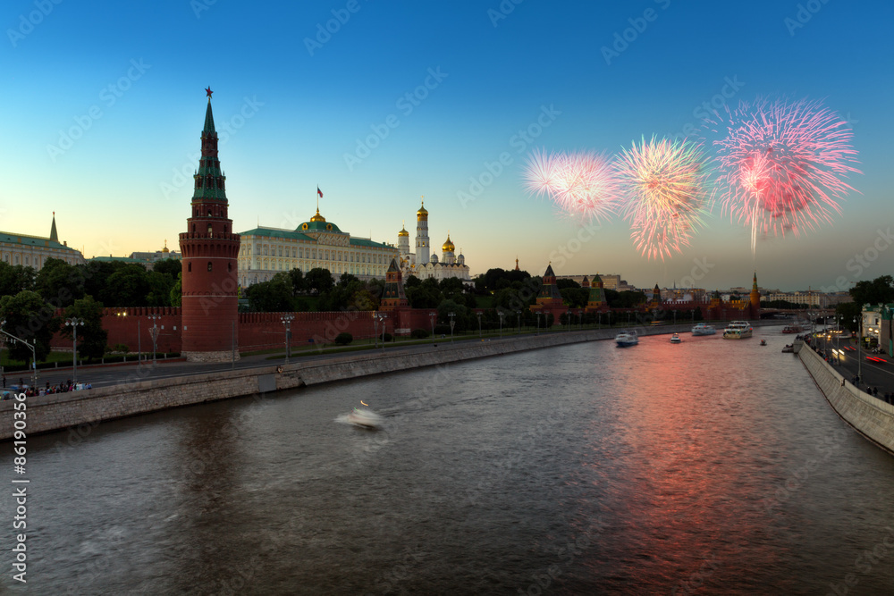 Obraz premium Festive salute over the Kremlin in Moscow, Russia