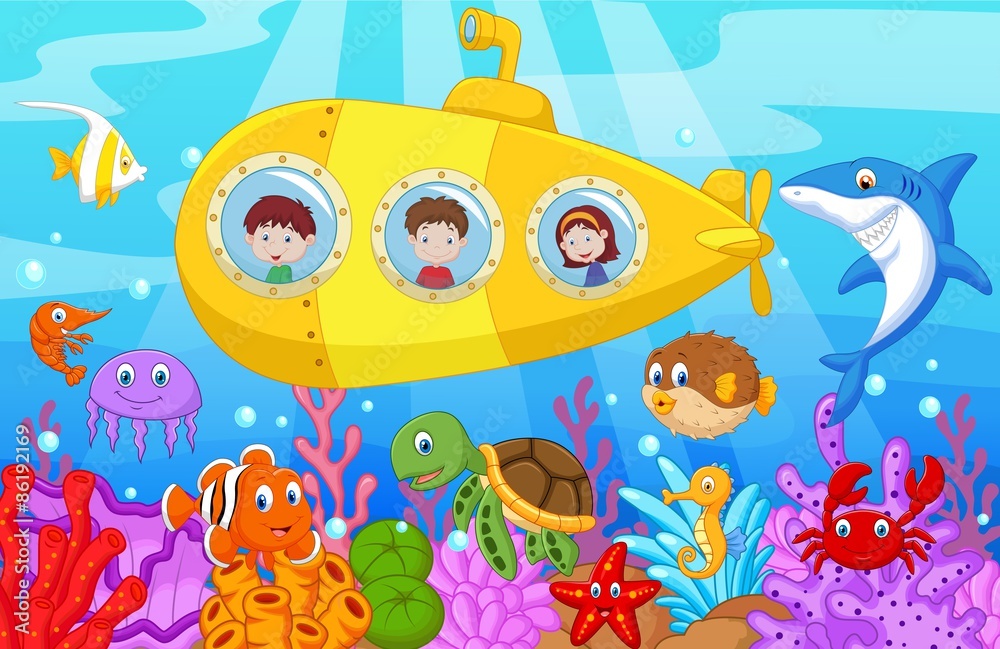 Naklejka premium Happy kids in submarine on the sea