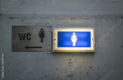 loo sign photo