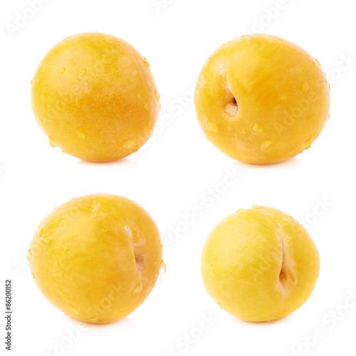 Fotografie Single yellow mirabelle plum isolated