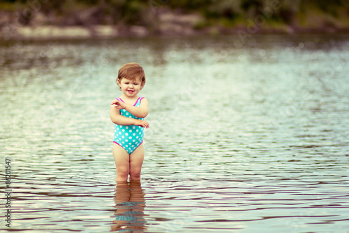 Fototapeta Naklejka Na Ścianę i Meble -  Little girl in a riwer water