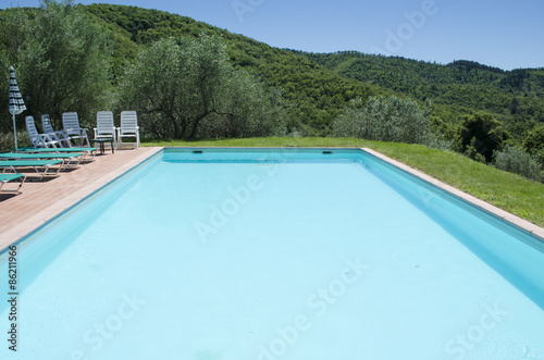 Tuscan farmhouse, relaxing by the pool with a view of nature
