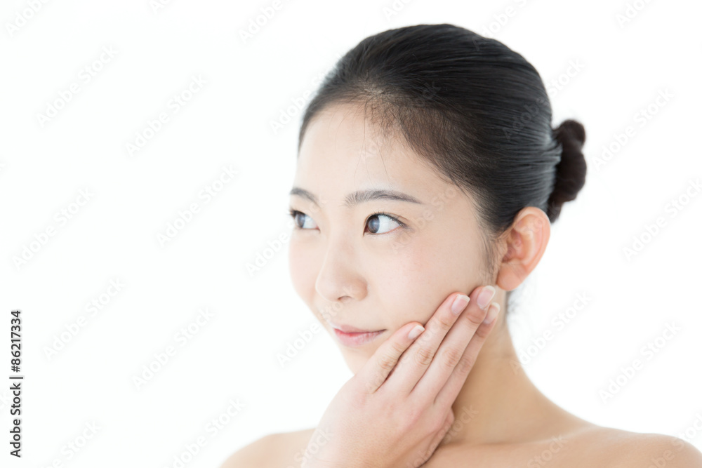 肌の綺麗な女性