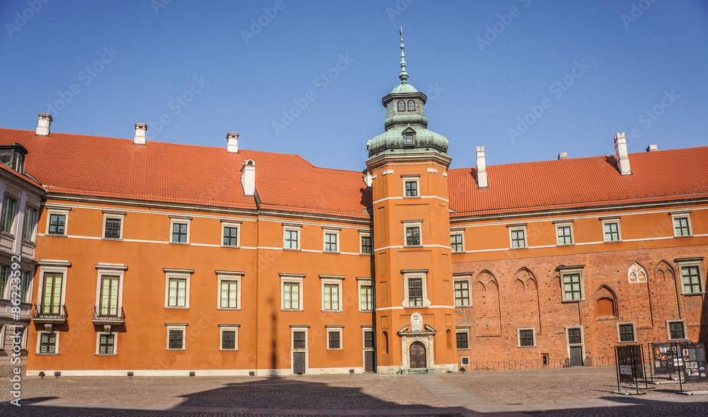 Obraz premium View of the Royal Castle of Warsaw from the Castle Square, Poland