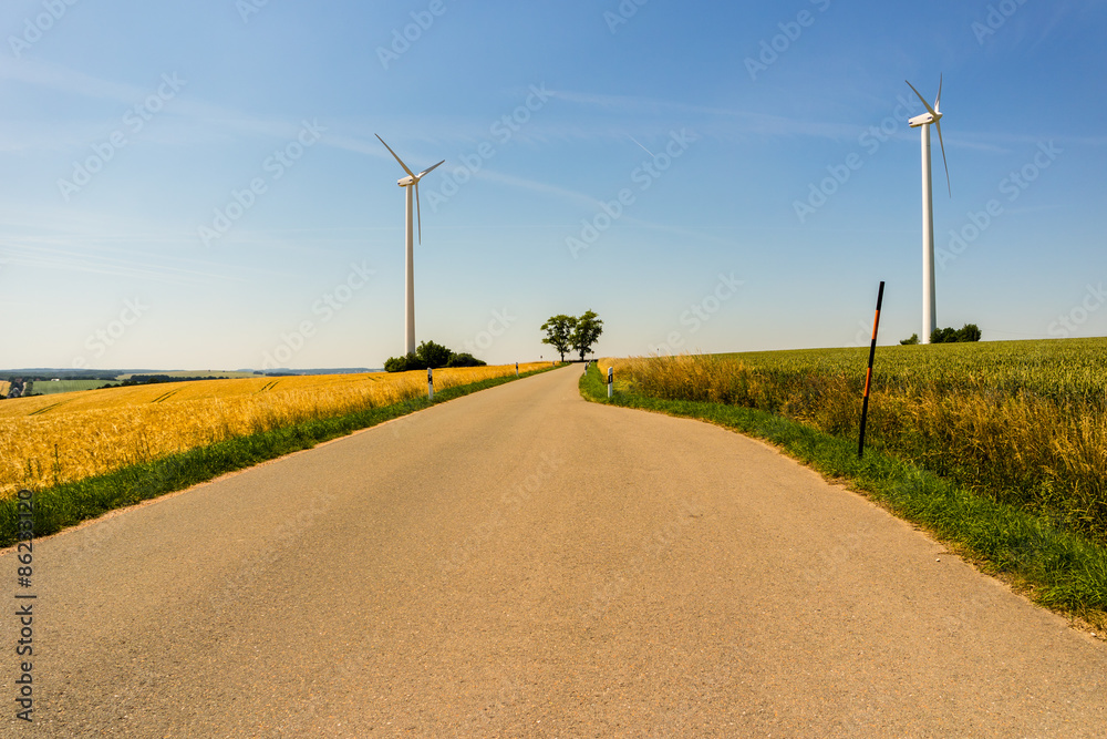 Feldweg Windkraft