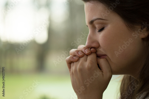 Billede på lærred Depressed young woman crying