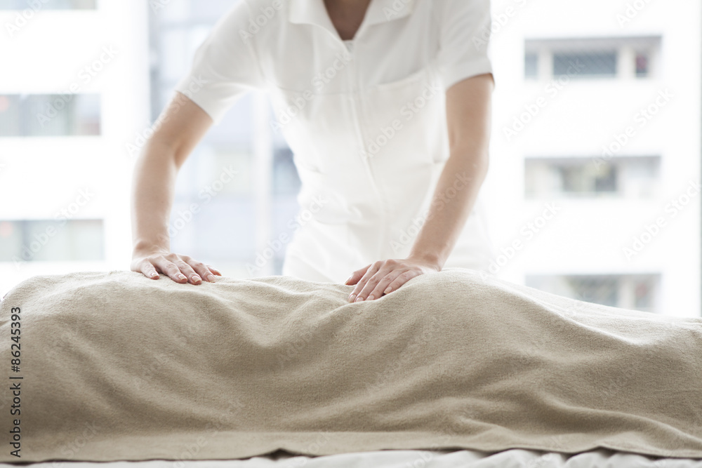 Fototapeta premium Manipulative nurses that have a back massage