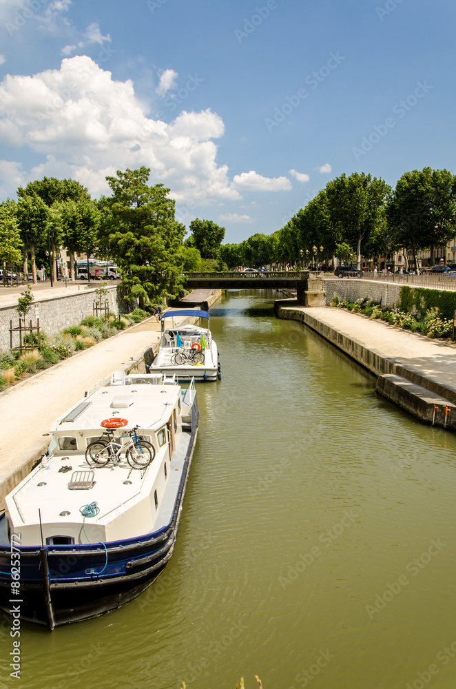 Naklejka premium Stadtlanschaft Narbonne