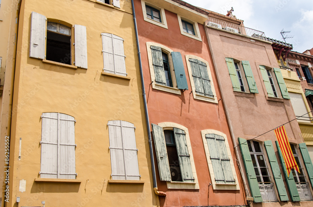 Häuser Fassaden in der Altstadt von Perpignan
