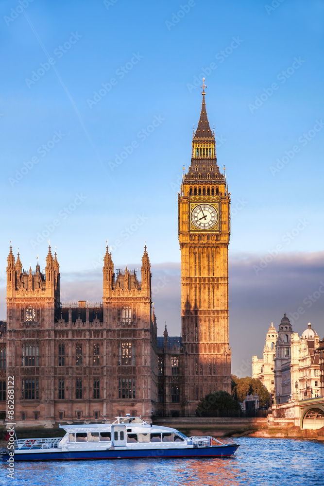 Fototapeta premium Big Ben with boat in London, England, UK