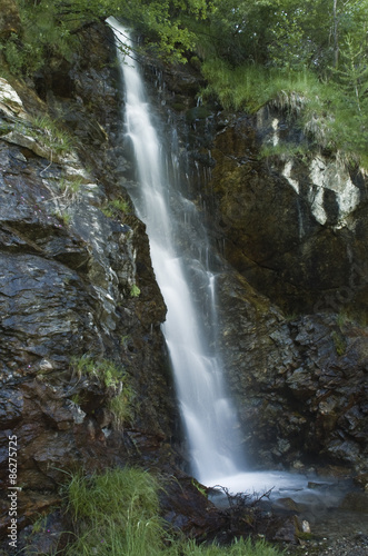 Cristallini ricami d'acqua creati dal torrente alpino.