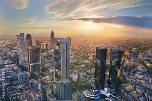 Obraz na płótnie Frankfurt am Main. Aerial view of Frankfurt am Main skyline during golden hour. w salonie