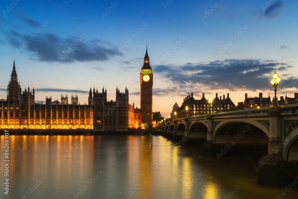 Naklejka premium Houses of Parliament during the blue hour