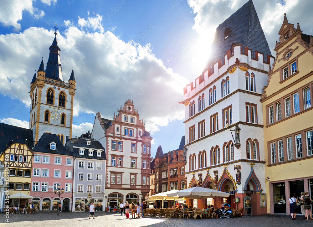 Trier – Hauptmarkt mit Sankt Gangolf und Steipe