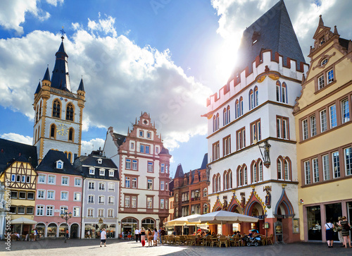 Trier     Hauptmarkt mit Sankt Gangolf und Steipe