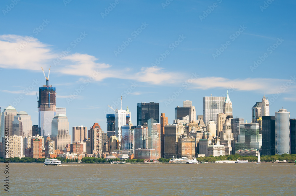 Obraz premium Downtown New York City skyline from New York Harbor