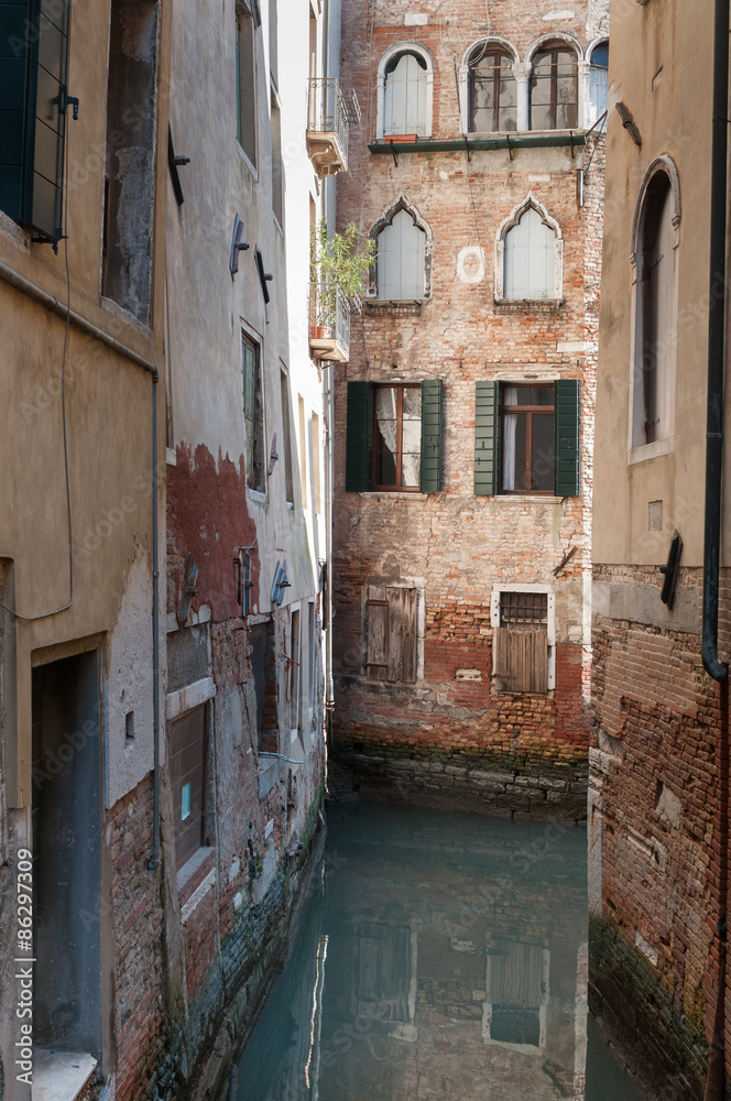 ein kanal in venedig