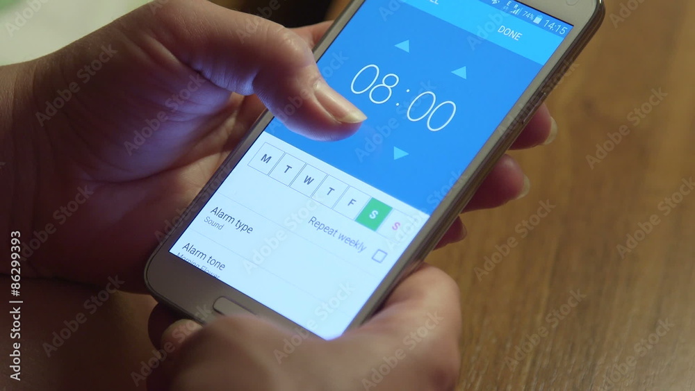 Setting the alarm time on smart phone Setting the alarm time on smart phone