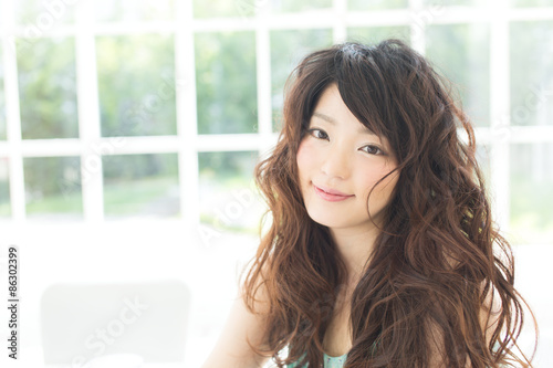 ウェーブヘアの女性 Free Download ウェーブヘアの女性 - GFXLoad