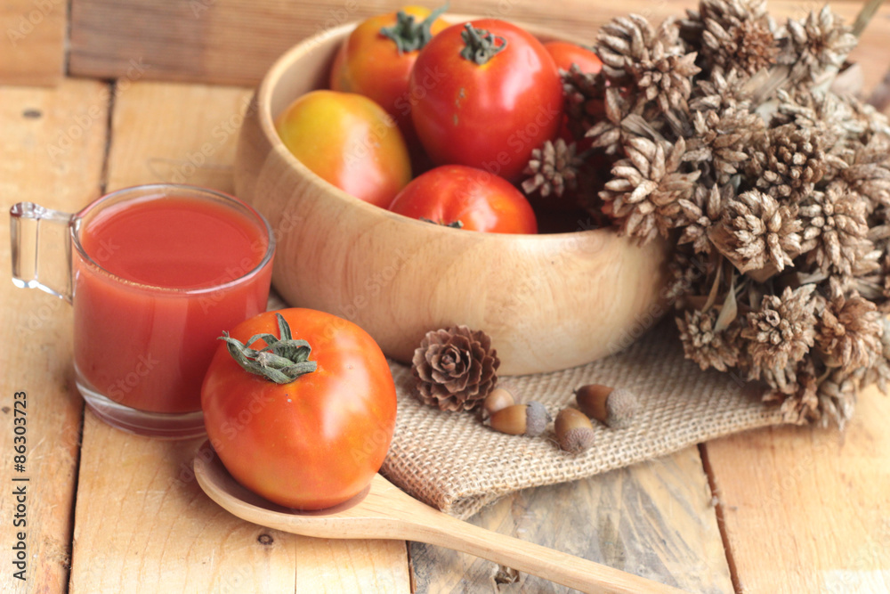 Tomato juice and fresh tomatoes Tomato juice and fresh tomatoes