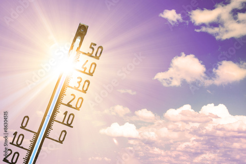 Sommerhitze 35 Grad auf dem Thermometer photo