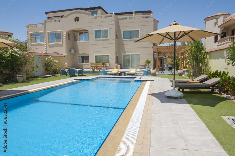 Fototapeta premium Luxury villa with a swimming pool