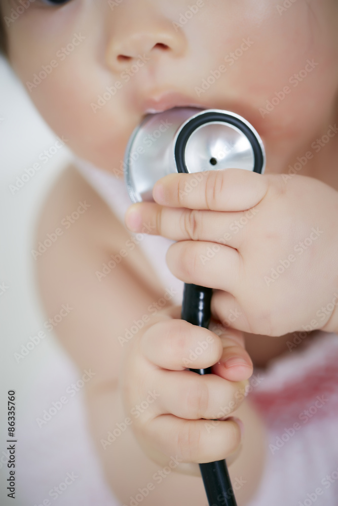 Fototapeta premium hand of newborn 